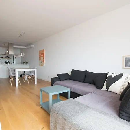 Apartment Breathtaking Ocean Views + Parking/ Dishwasher *