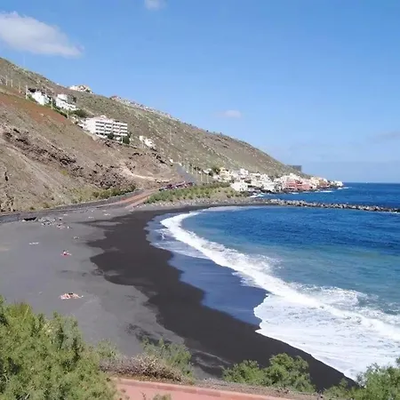 Apartment Breathtaking Ocean Views + Parking/ Dishwasher *