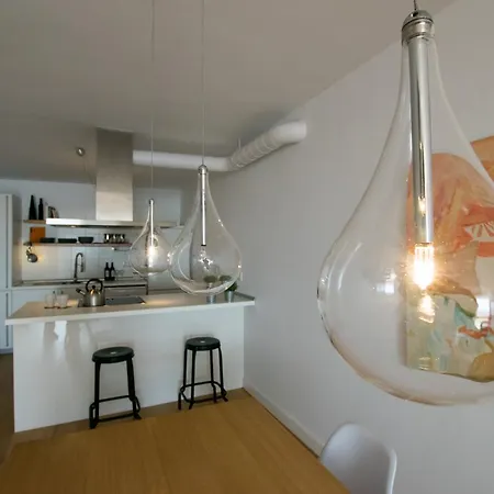 Apartment Breathtaking Ocean Views + Parking/ Dishwasher *
