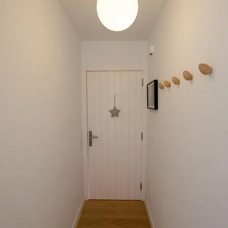 Apartment Breathtaking Ocean Views + Parking/ Dishwasher *