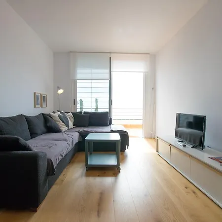 Apartment Breathtaking Ocean Views + Parking/ Dishwasher *