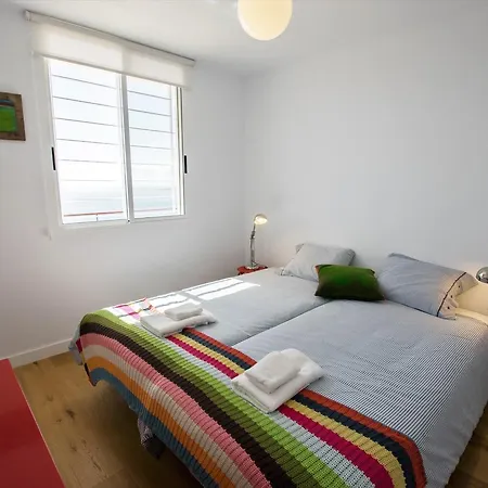 Apartment Breathtaking Ocean Views + Parking/ Dishwasher *