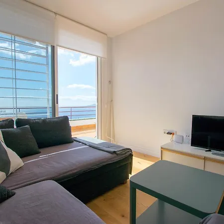 Apartment Breathtaking Ocean Views + Parking/ Dishwasher *